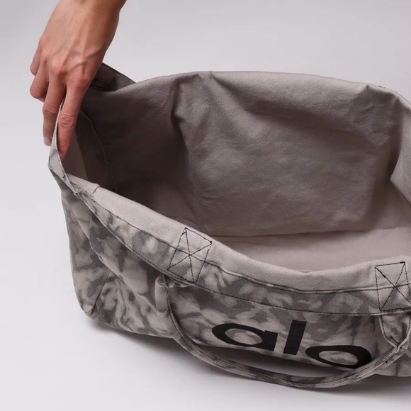 New Alo yoga large tote NWT - Picture 3 of 7